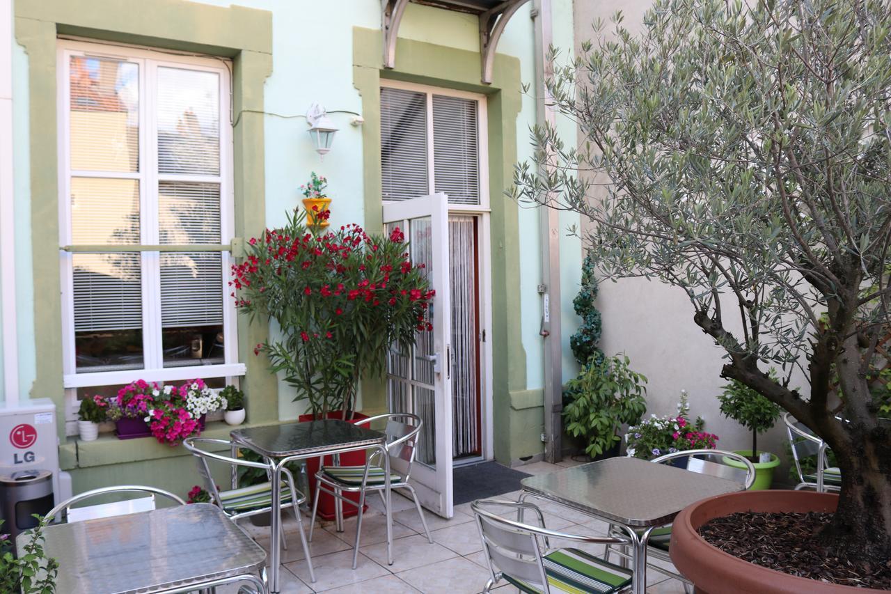 Logis-hotel Des Oliviers Hotel 2*